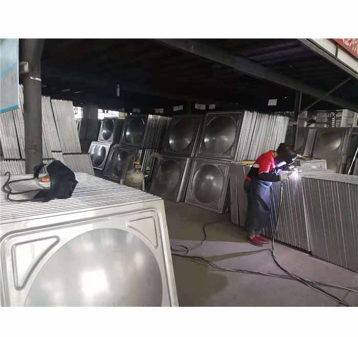 昆明安宁技校500吨水箱施工现场